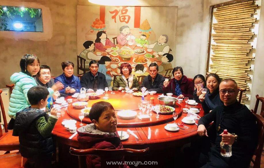 周公解梦梦见很多人(周公解梦梦见很多人跟我要账)