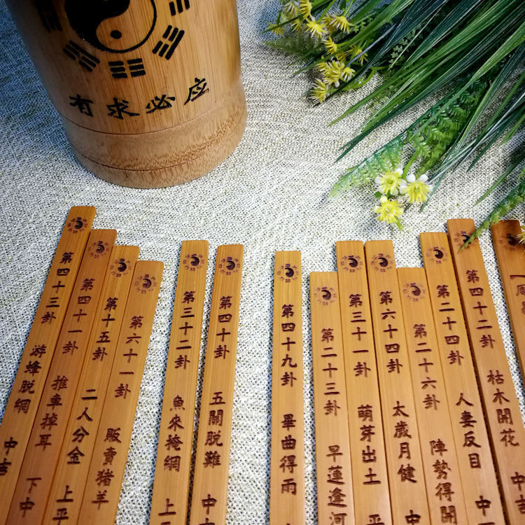 免费卜卦问事(卜卦问事阴历还是阳历)